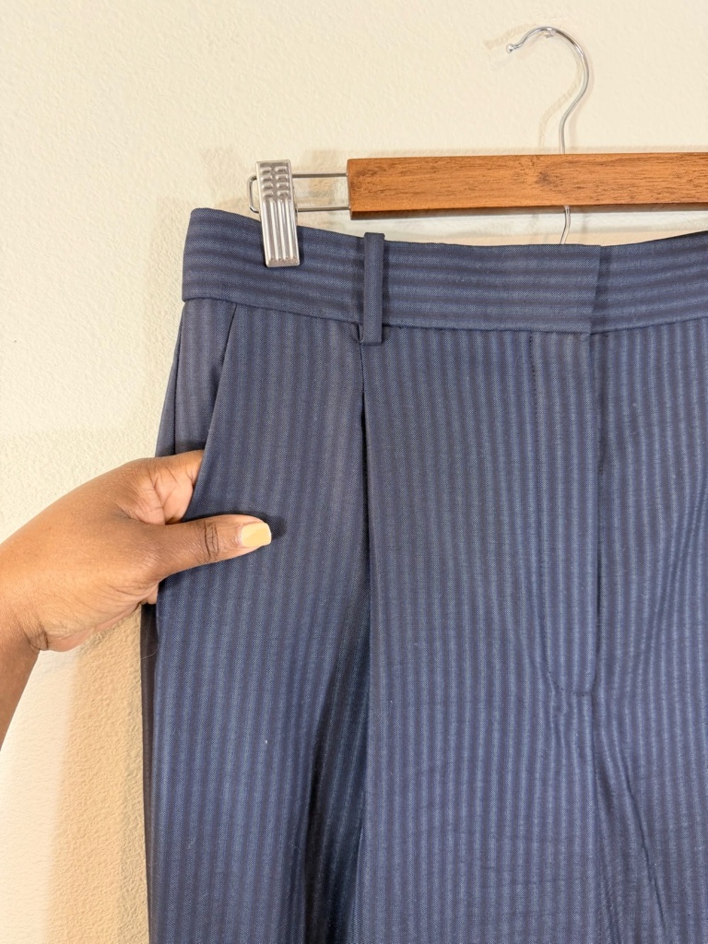 Theory Pleated Wide Leg Wool Trouser Size 10 Navy Blue Stripe Cuffed Minimalist - Picture 4 of 10